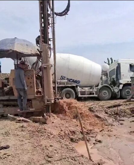 黄石岩石井施工